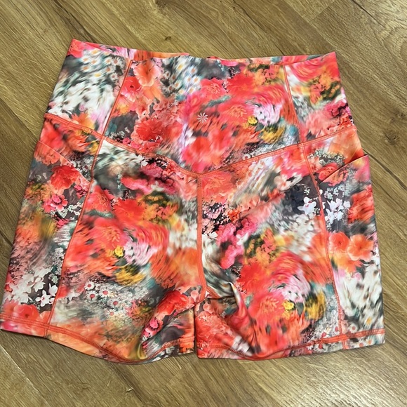 Athleta Salutation Stash Pocket II 5” Short Size Large Floral Print - Picture 5 of 8